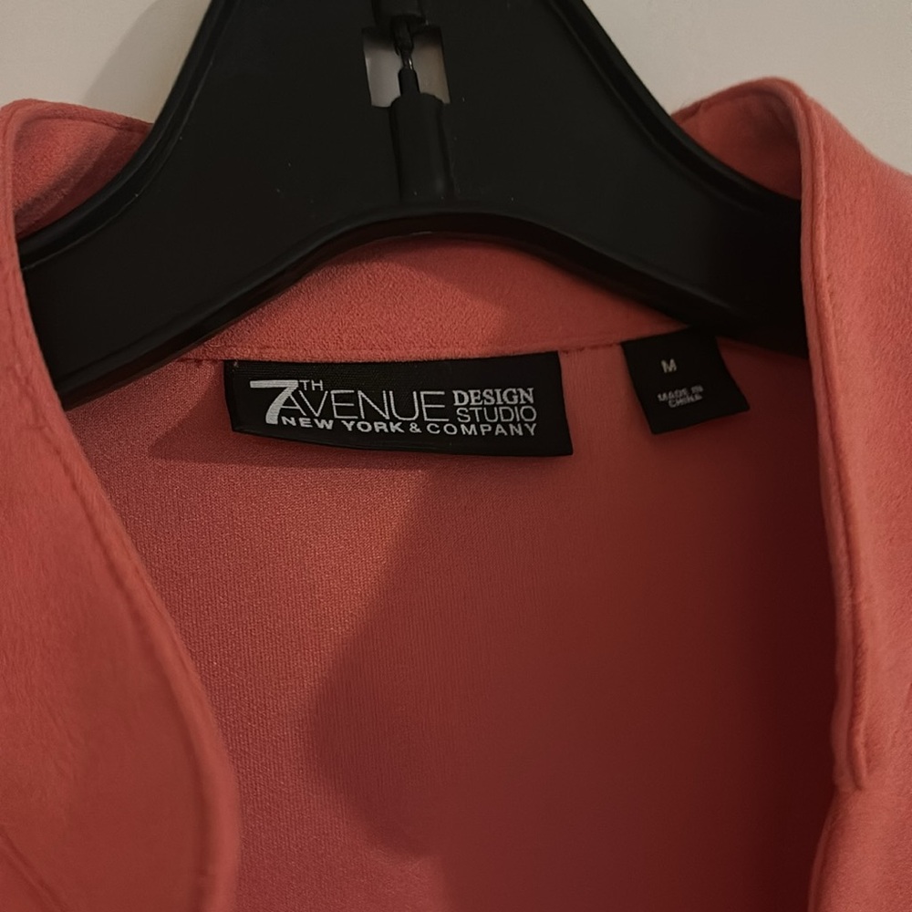 Coral puffy sleeve top. - Picture 2 of 2
